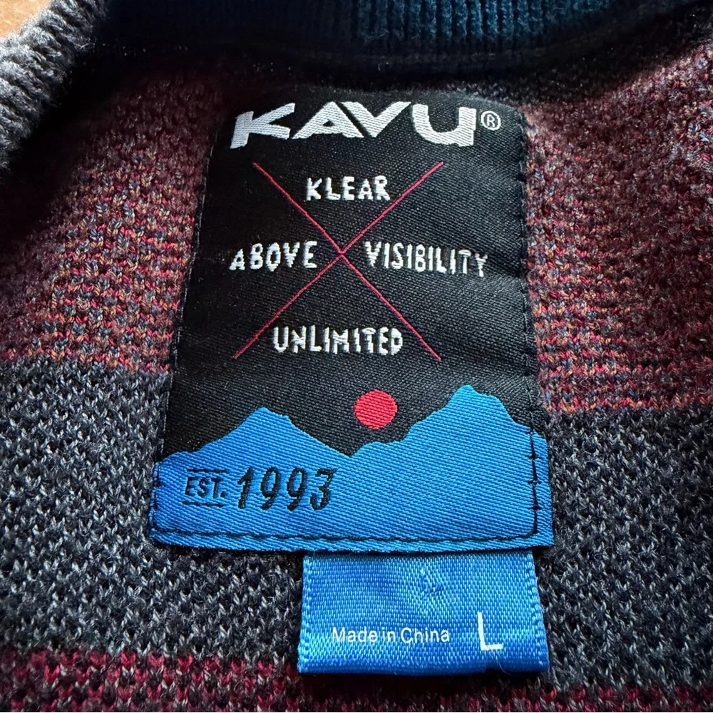 KAVU men’s pullover sweater amazing pattern on gray size large outdoors amazing